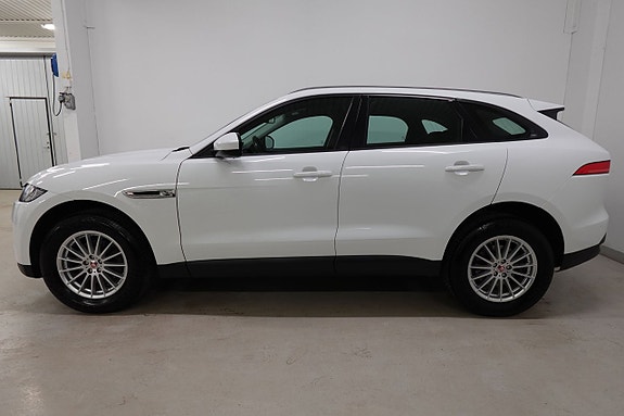 Jaguar F-PACE 3 of 17