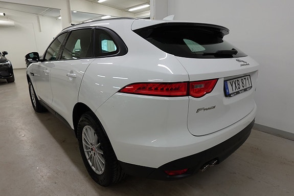 Jaguar F-PACE 14 of 17