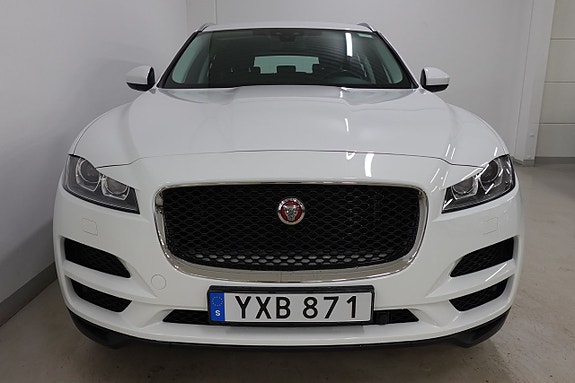 Jaguar F-PACE 2 of 17