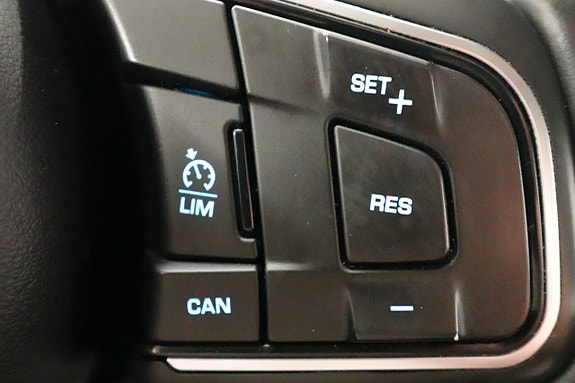 Jaguar F-PACE 12 of 17