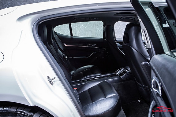 Porsche Panamera 18 of 27