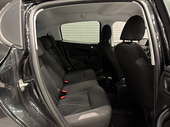 Peugeot 208 14 of 23