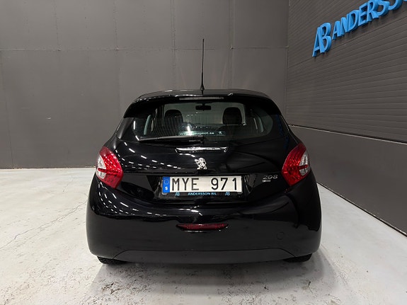 Peugeot 208 8 of 23