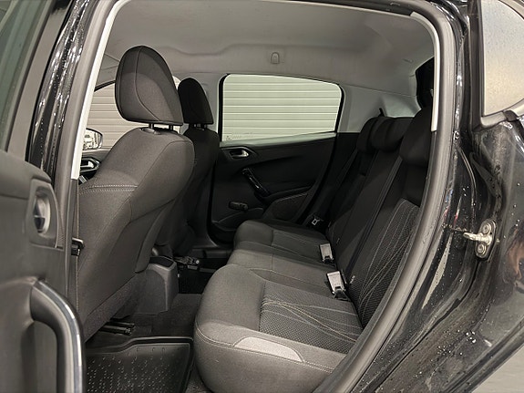 Peugeot 208 13 of 23