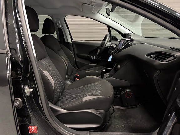 Peugeot 208 15 of 23