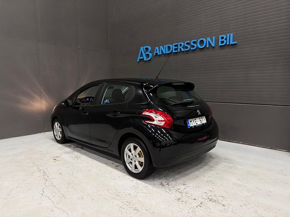 Peugeot 208 7 of 23