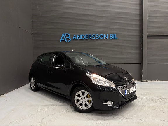 Peugeot 208 2 of 5
