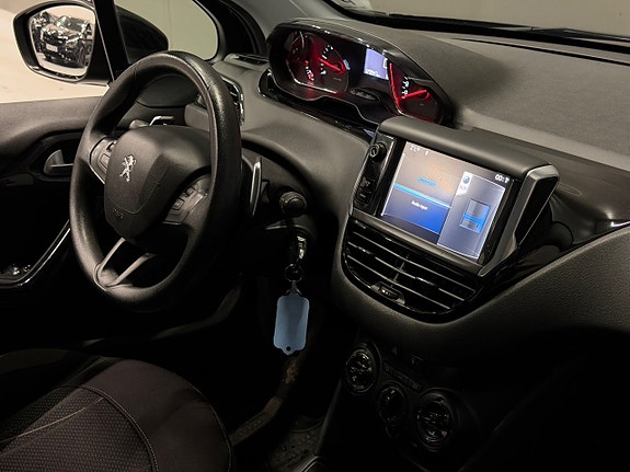 Peugeot 208 17 of 23