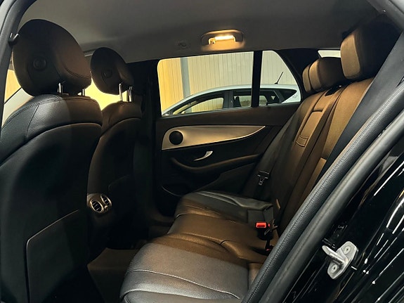 Mercedes-Benz E220 17 of 17