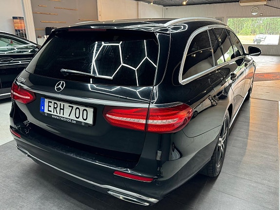 Mercedes-Benz E220 4 of 17