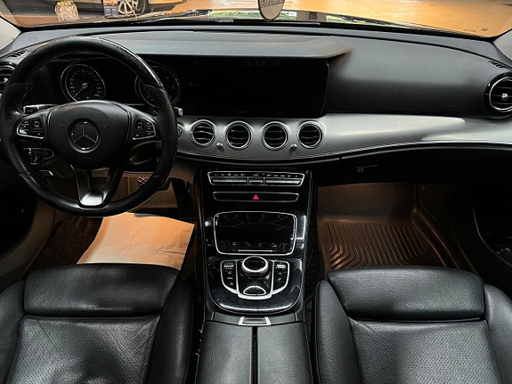 Mercedes-Benz E220 6 of 17