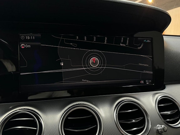 Mercedes-Benz E220 14 of 17