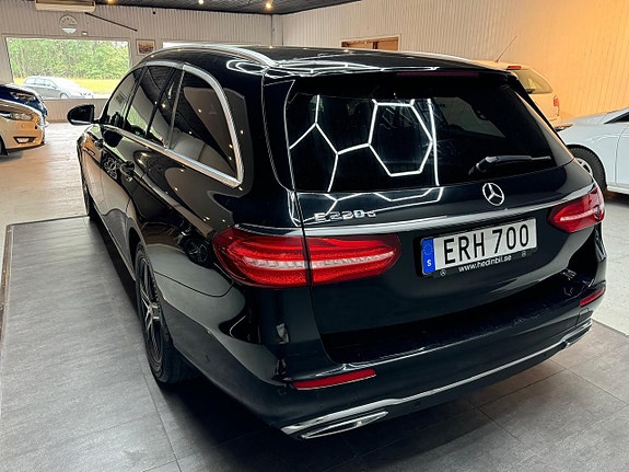 Mercedes-Benz E220 5 of 17