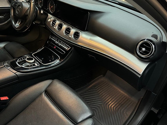 Mercedes-Benz E220 8 of 17