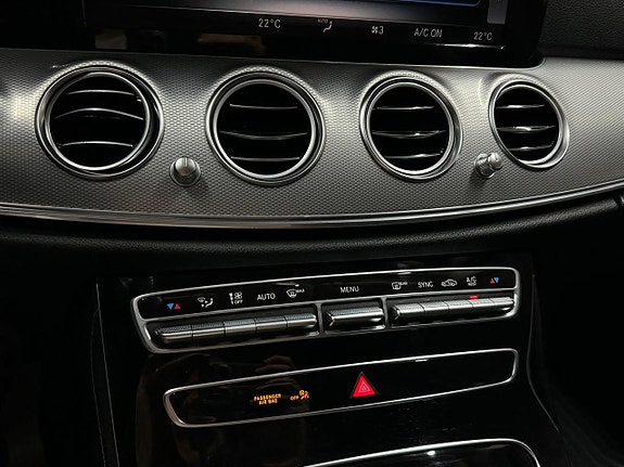 Mercedes-Benz E220 13 of 17