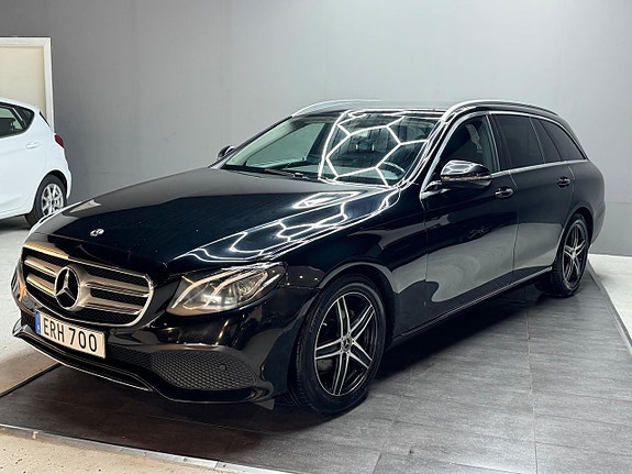 Mercedes-Benz E220 3 of 17