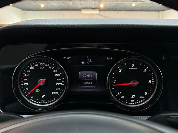 Mercedes-Benz E220 9 of 17