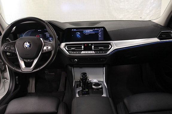 BMW 330e 6 of 8