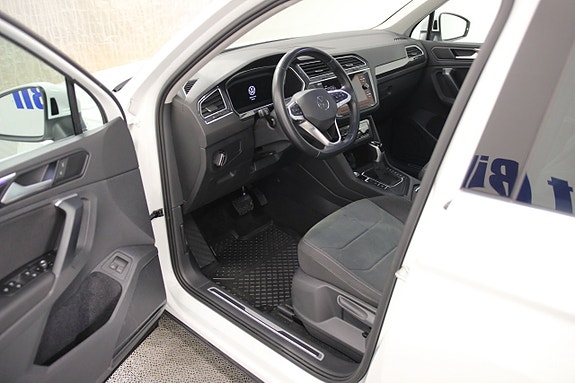 Volkswagen Tiguan 2 of 5