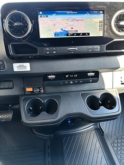 Mercedes-Benz Sprinter 319 14 of 29