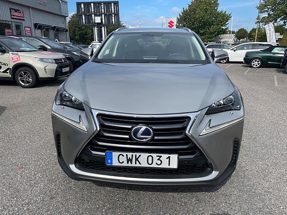 Lexus NX300h 4 of 5