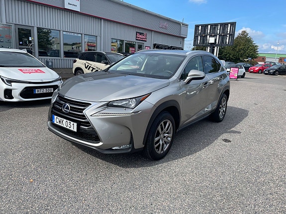 Lexus NX300h 3 of 5