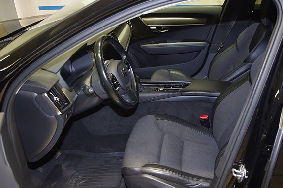 Volvo V90 Cross Country 3 of 7