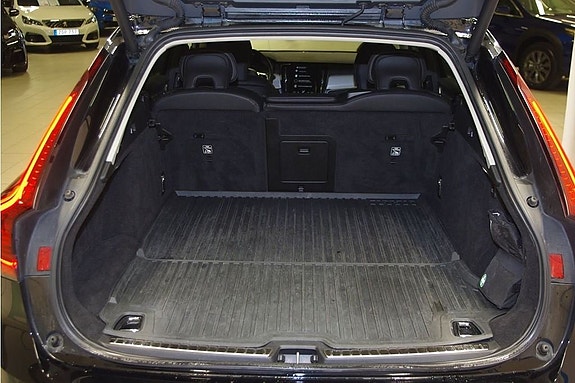 Volvo V90 Cross Country 7 of 9
