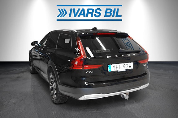 Volvo V90 Cross Country 2 of 7