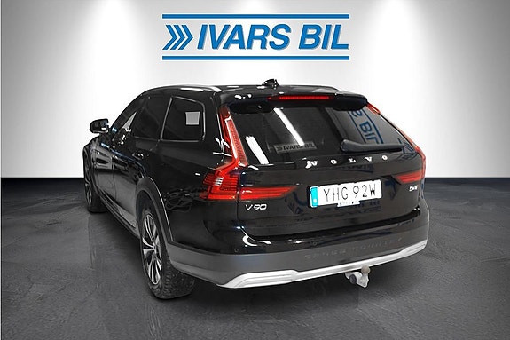 Volvo V90 Cross Country 2 of 5