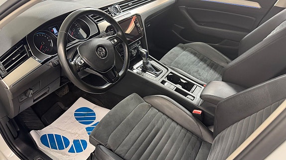 Volkswagen Passat 10 of 19