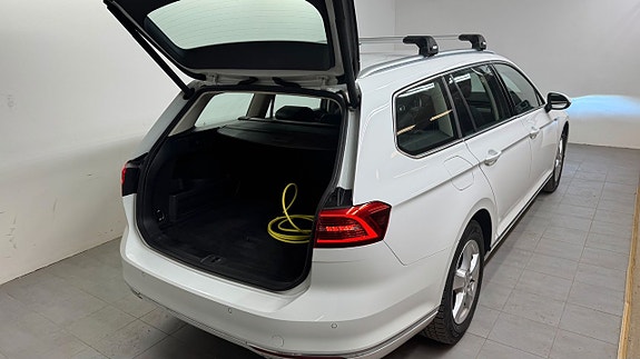 Volkswagen Passat 4 of 19
