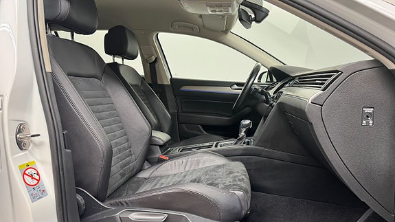Volkswagen Passat 7 of 19