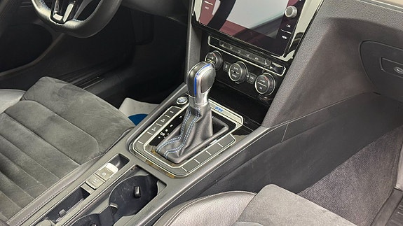 Volkswagen Passat 9 of 19