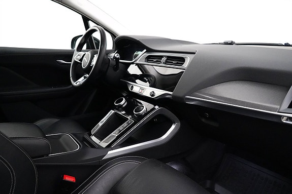 Jaguar I-PACE 17 of 23