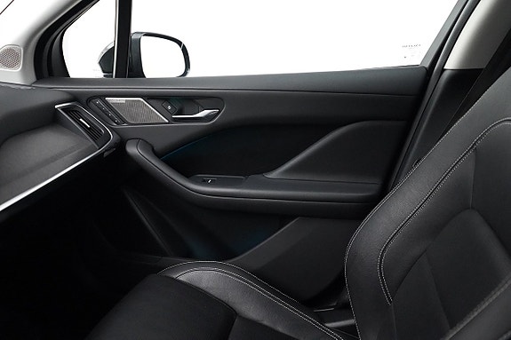 Jaguar I-PACE 11 of 23