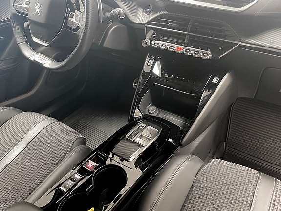 Peugeot 2008 11 of 16