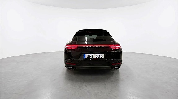 Porsche Panamera 4 5 of 5