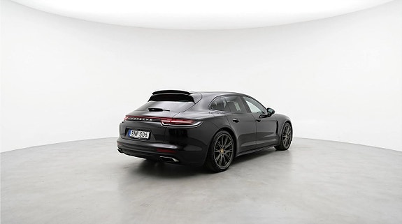 Porsche Panamera 4 4 of 5