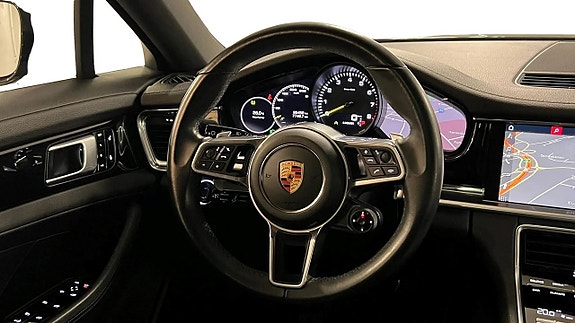 Porsche Panamera 4 9 of 25