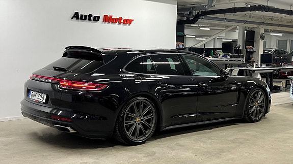 Porsche Panamera 4 5 of 5