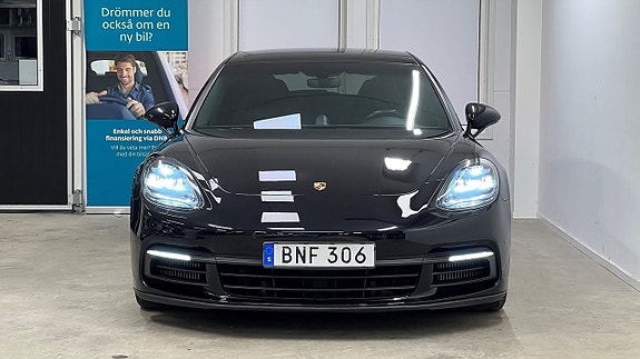 Porsche Panamera 4 3 of 5