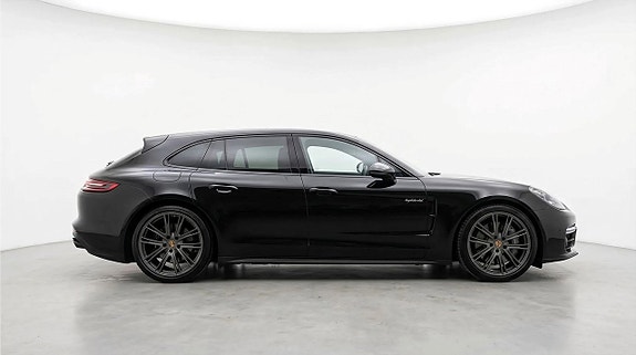 Porsche Panamera 4 3 of 5