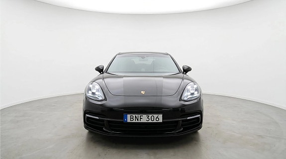Porsche Panamera 4 2 of 5