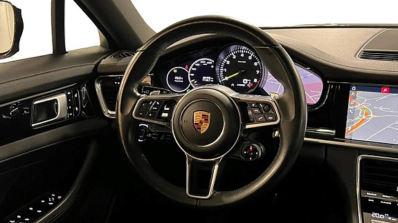 Porsche Panamera 4 9 of 25