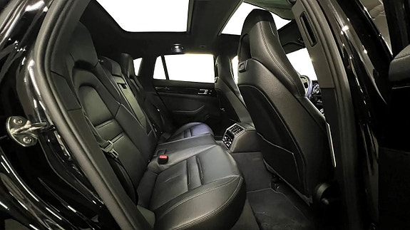 Porsche Panamera 4 17 of 25