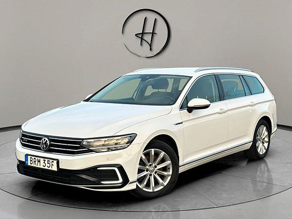 Volkswagen Passat 2 of 5