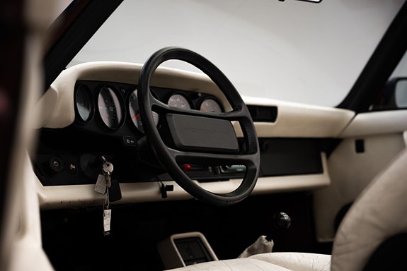 Porsche 911 Carrera 7 of 14