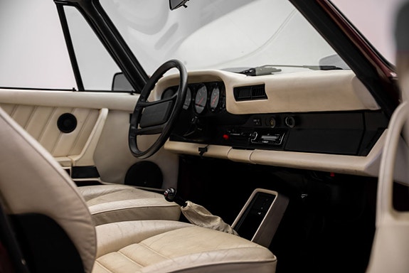 Porsche 911 Carrera 10 of 14