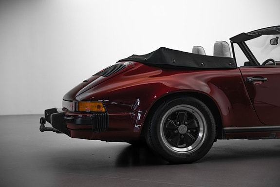 Porsche 911 Carrera 13 of 14